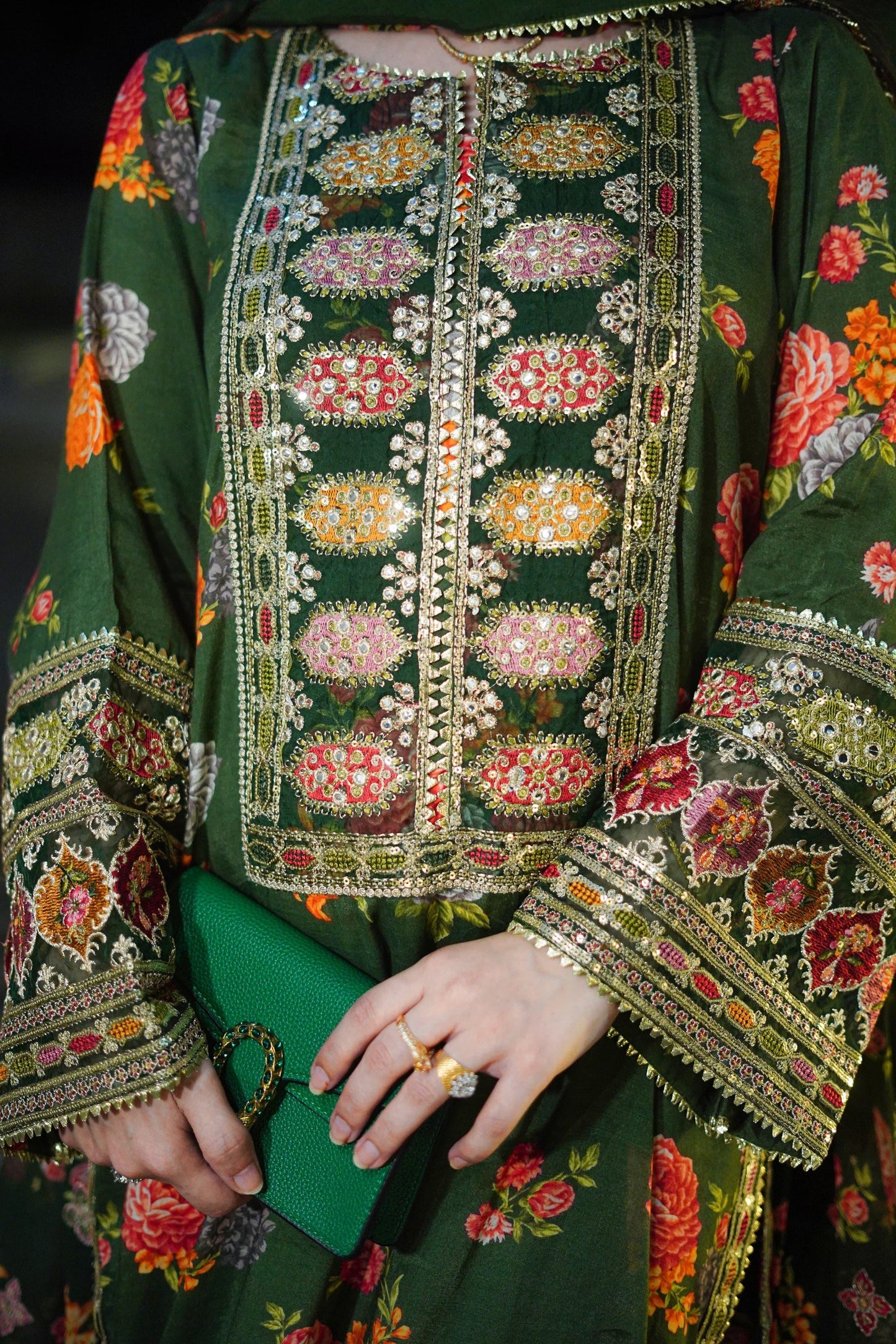 Floral Embroidered Shalwar Kameez 3 Pcs Unstitched suit – Viral Kareena Kapoor Dress