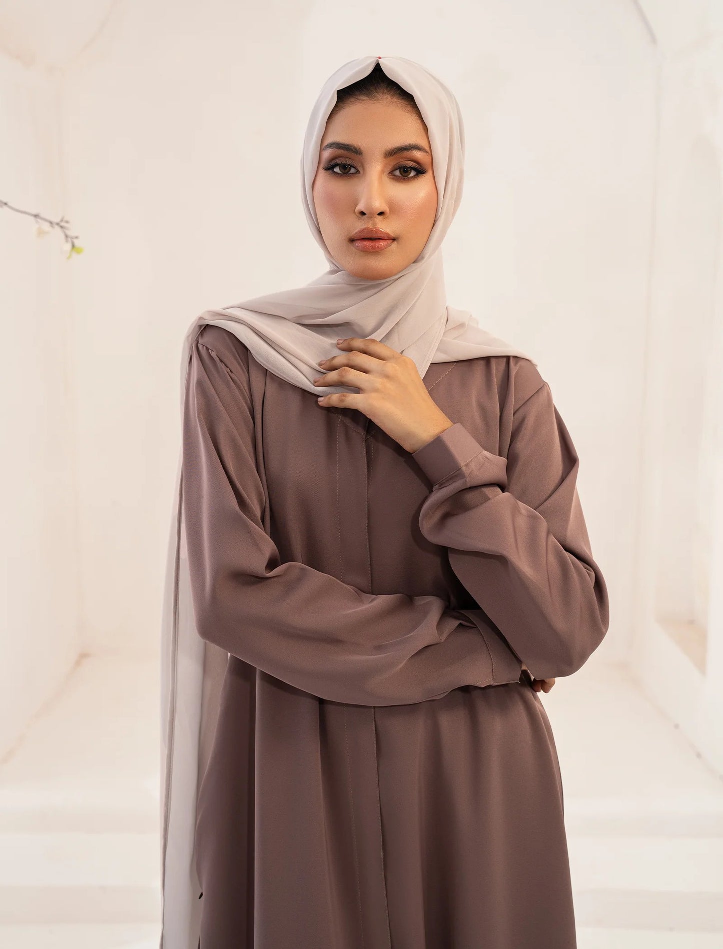 Greige Minimalis Abaya