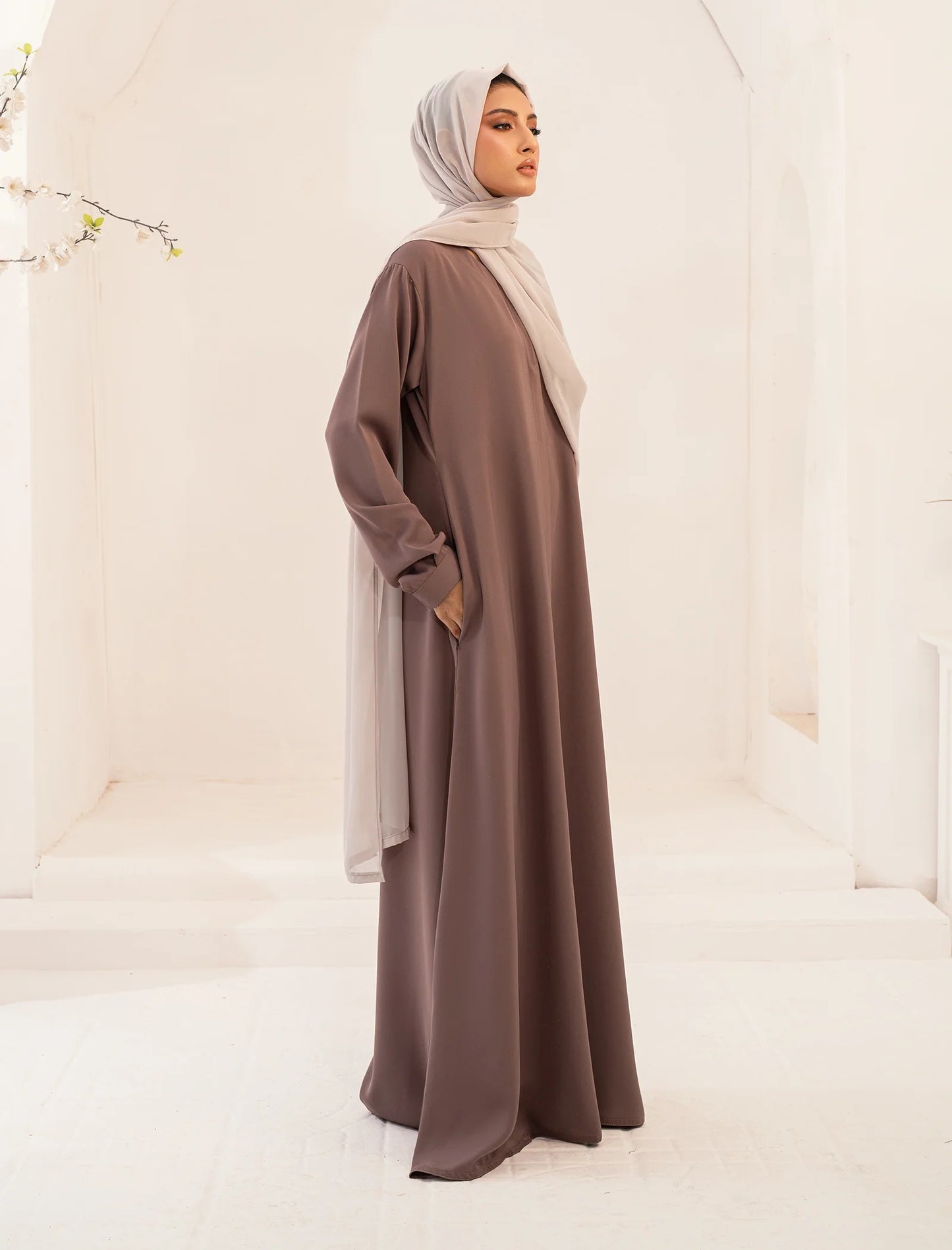 Greige Minimalis Abaya