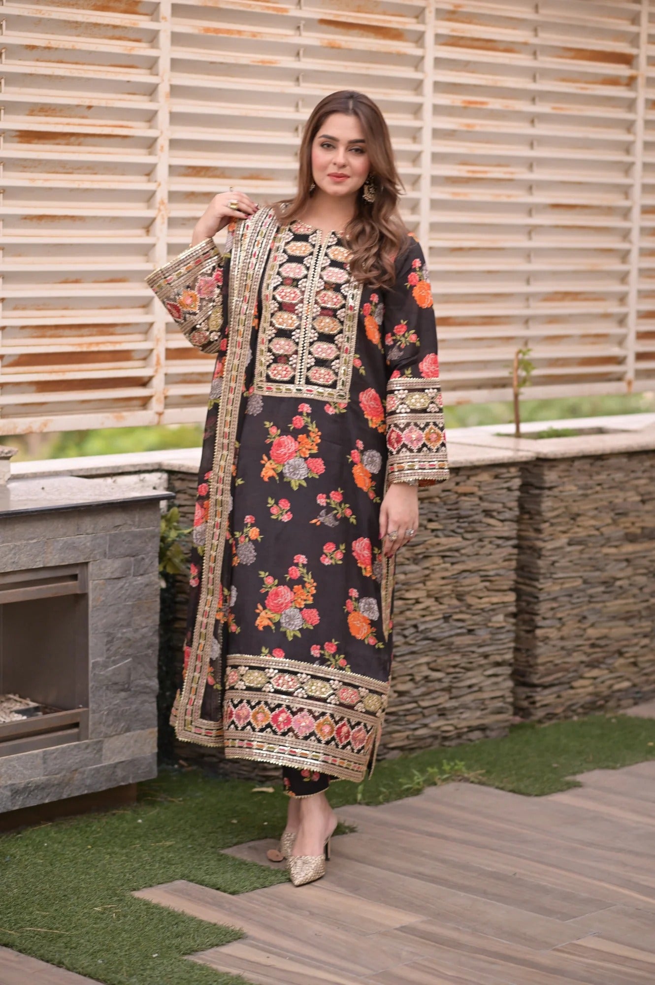 Floral Embroidered Shalwar Kameez 3 Pcs Unstitched suit – Viral Kareena Kapoor Dress