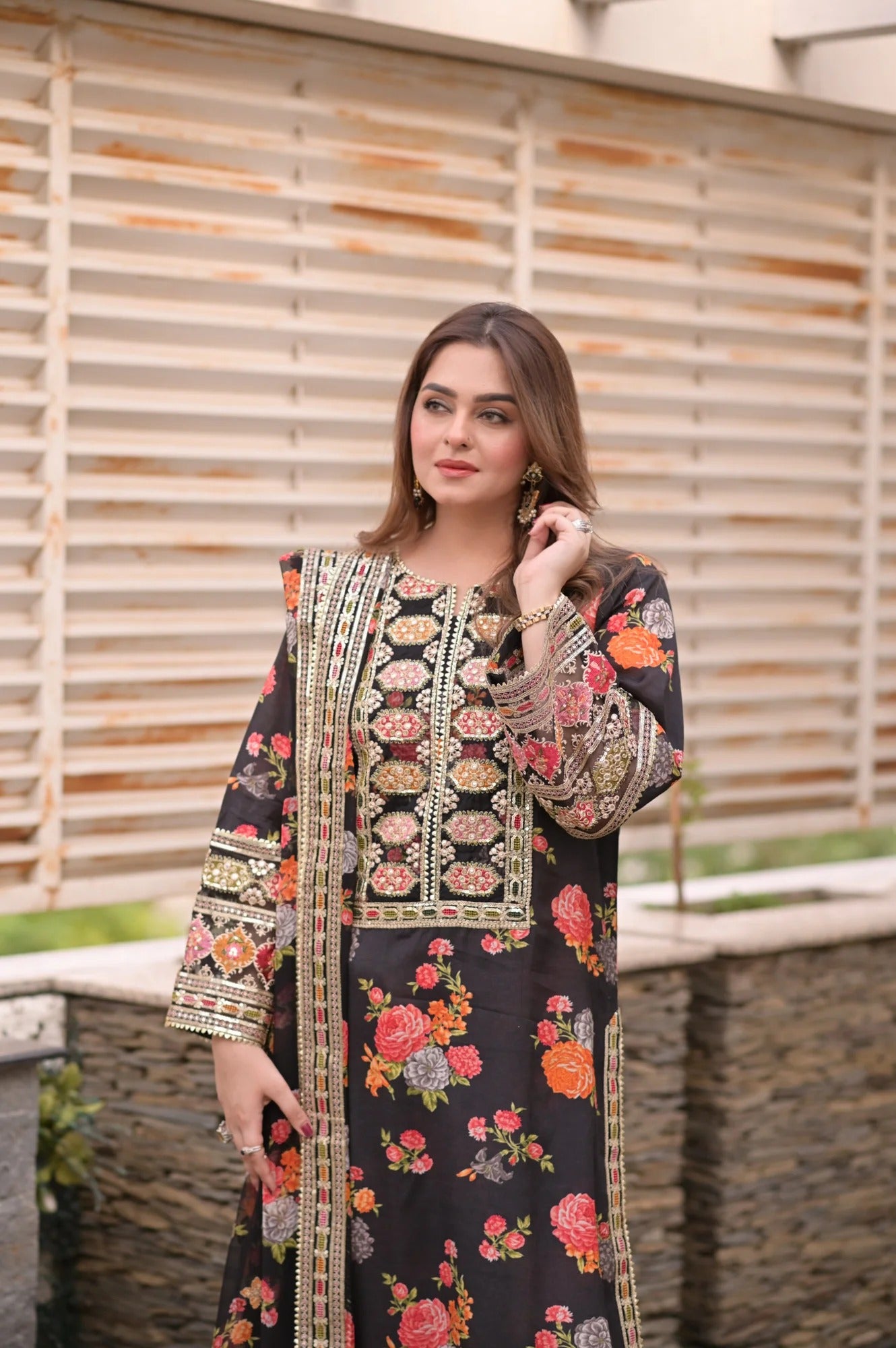 Floral Embroidered Shalwar Kameez 3 Pcs Unstitched suit – Viral Kareena Kapoor Dress